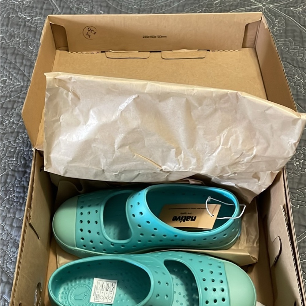 NiB Native Kids Blue Aqua Dust Blue Shoes toddler 11